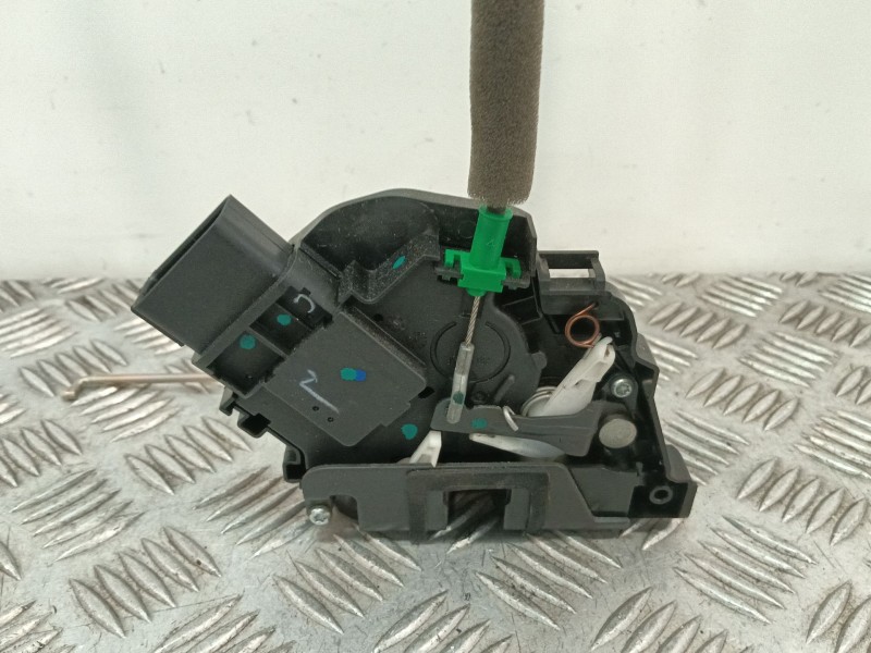 Recambio de cerradura puerta delantera derecha para ford ka+ referencia OEM IAM 2435710  