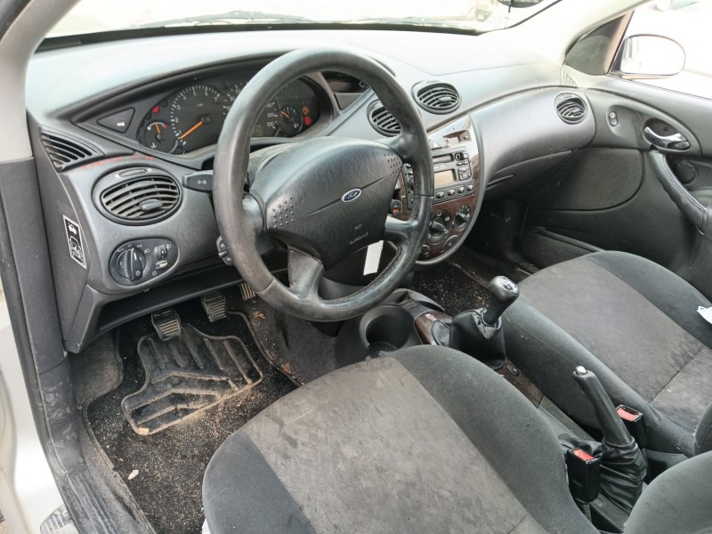 ford focus i sedán (dfw) del año 2000