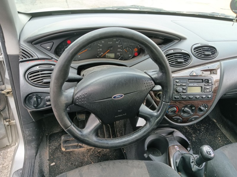 ford focus i sedán (dfw) del año 2000
