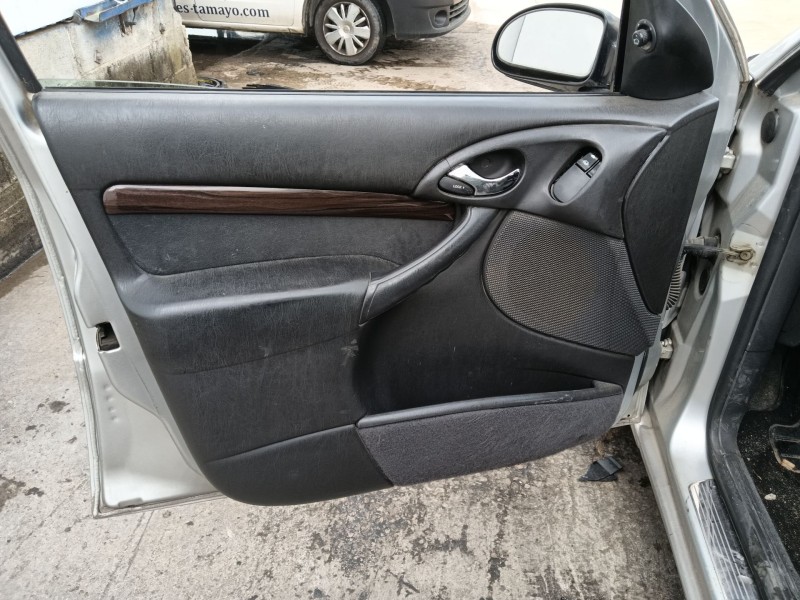 ford focus i sedán (dfw) del año 2000