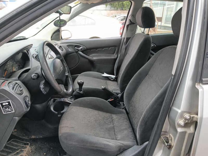 ford focus i sedán (dfw) del año 2000
