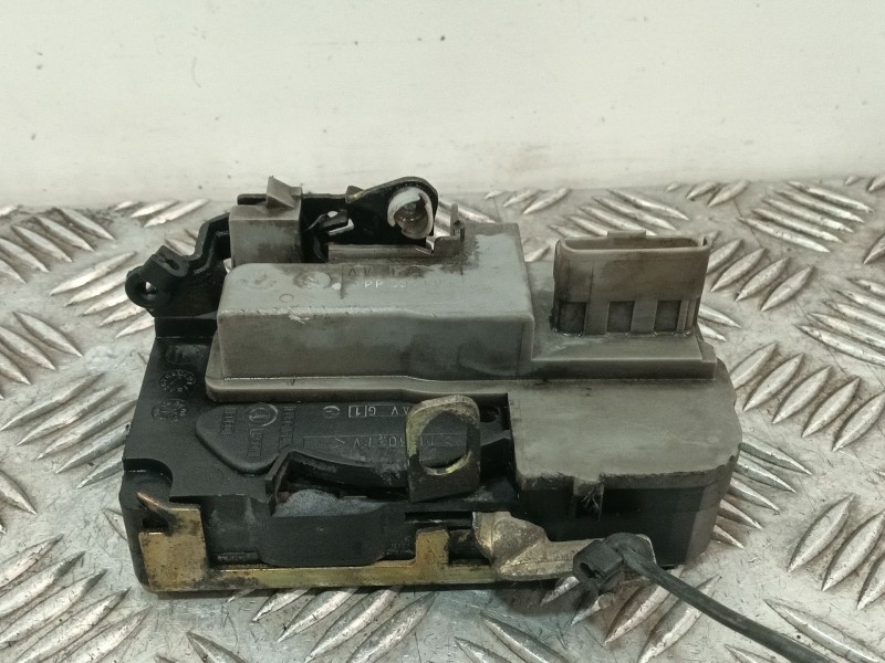 Recambio de cerradura puerta delantera izquierda para peugeot 306 berlina 3/4/5 puertas (s2) referencia OEM IAM   