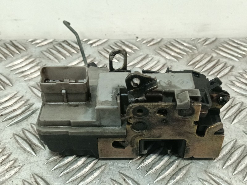 Recambio de cerradura puerta delantera izquierda para peugeot 306 berlina 3/4/5 puertas (s2) referencia OEM IAM   