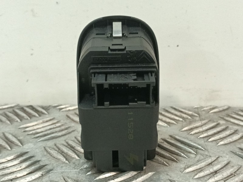 Recambio de mando elevalunas delantero izquierdo para peugeot 306 berlina 3/4/5 puertas (s2) referencia OEM IAM   