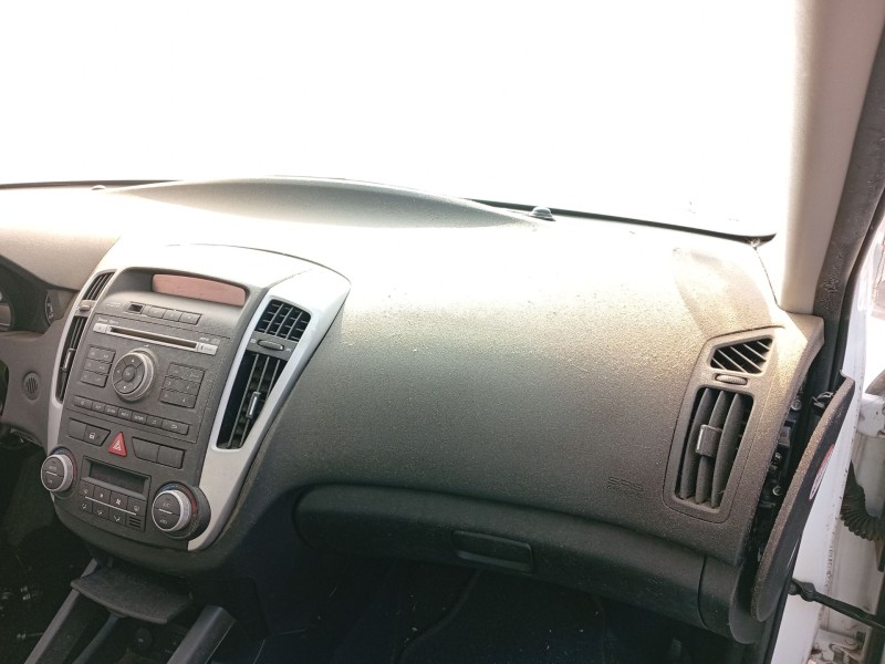 Recambio de airbag delantero derecho para kia cee´d 1.6 crdi cat referencia OEM IAM 845301H000  