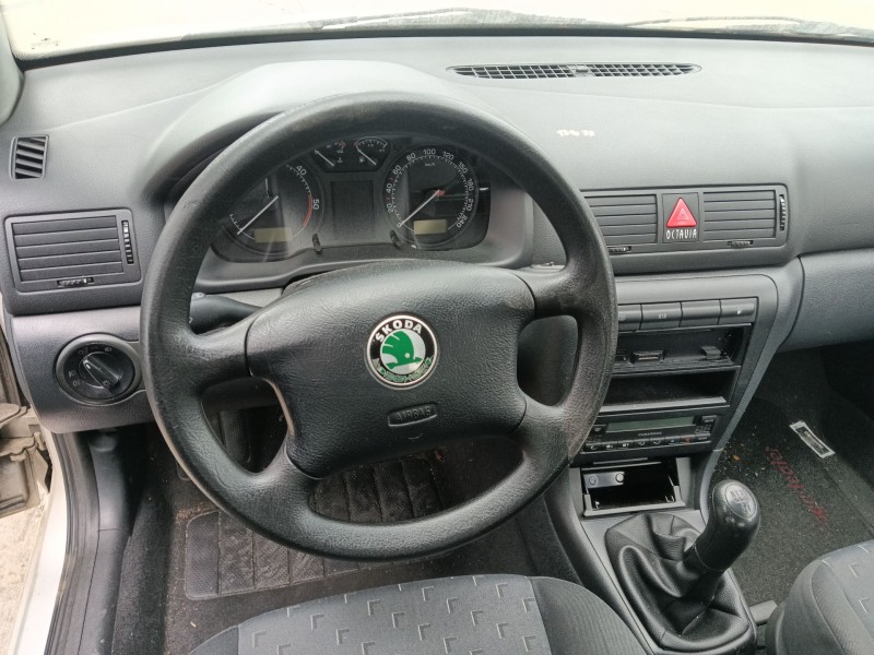 skoda octavia i (1u2) del año 2003