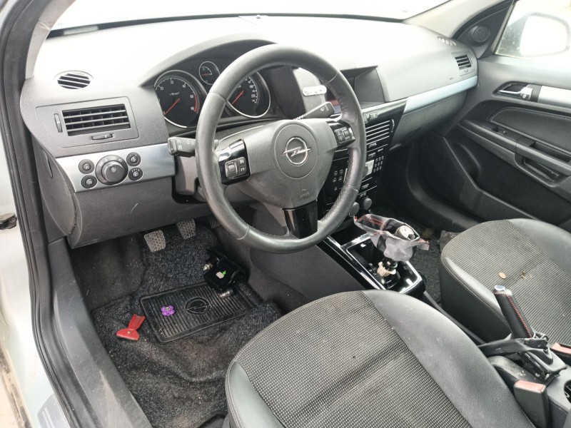 opel astra h (a04) del año 2009