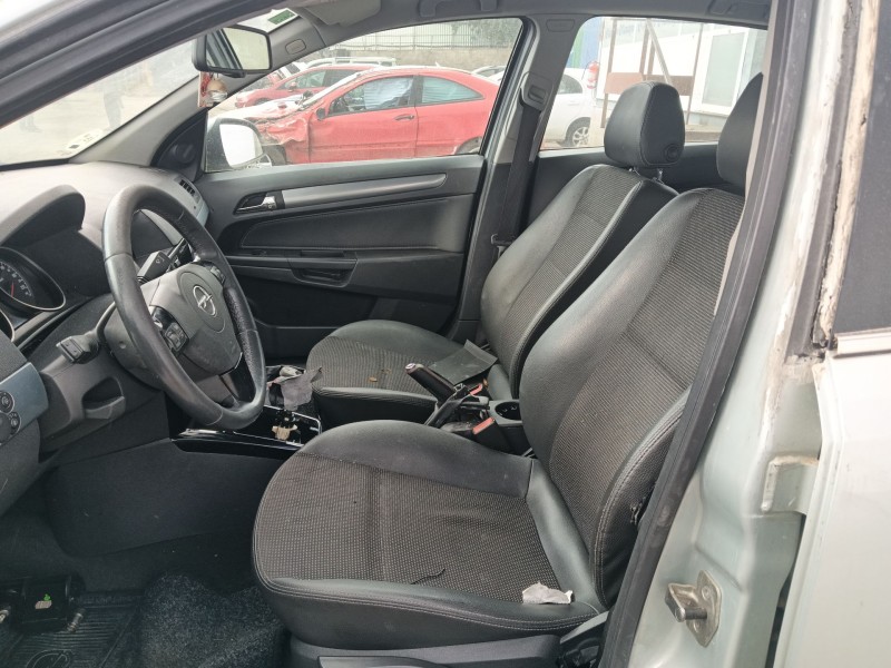 opel astra h (a04) del año 2009