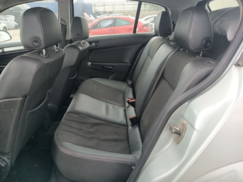 opel astra h (a04) del año 2009