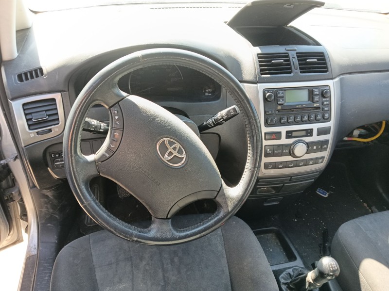 toyota avensis verso (m20) del año 2004
