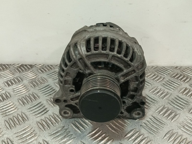 Recambio de alternador para seat leon (1p1) 1.9 tdi referencia OEM IAM 06F903023F 0124525091 