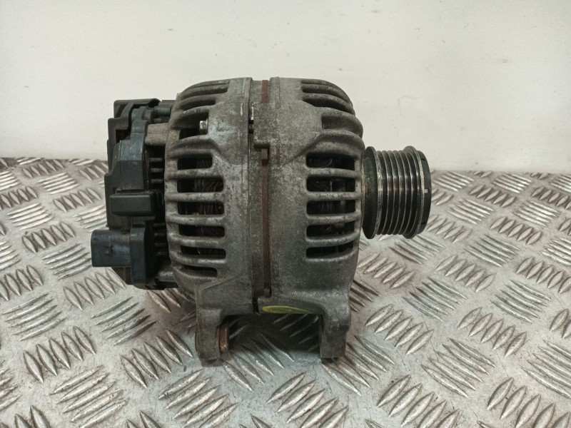 Recambio de alternador para seat leon (1p1) 1.9 tdi referencia OEM IAM 06F903023F 0124525091 