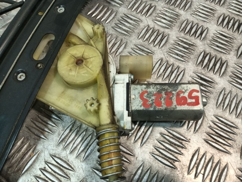 Recambio de elevalunas delantero derecho para bmw 1 (e81) 118 d referencia OEM IAM E840311607  