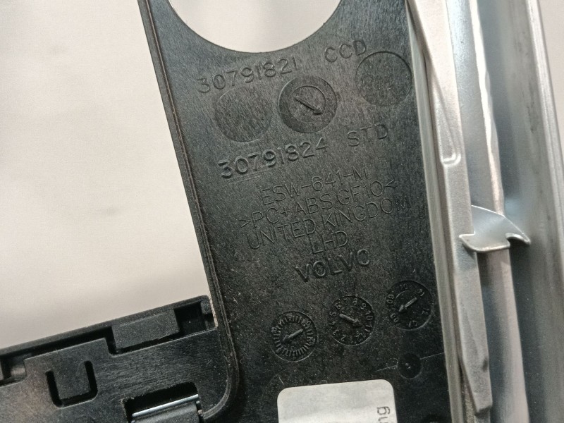 Recambio de consola central para volvo xc60 referencia OEM IAM 30791824 30791765 