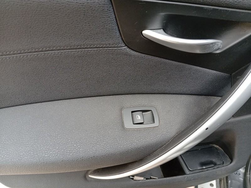Recambio de mando elevalunas trasero izquierdo para bmw x3 (e83) 3.0 d referencia OEM IAM 61319113773  