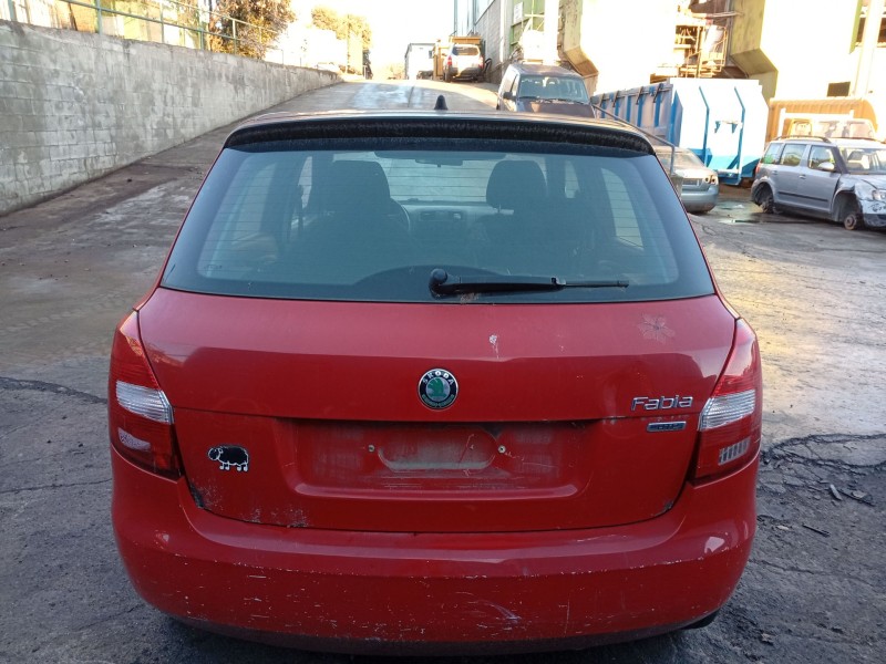 Recambio de porton trasero para skoda fabia ii (542) 1.2 12v referencia OEM IAM 5J6827025D  