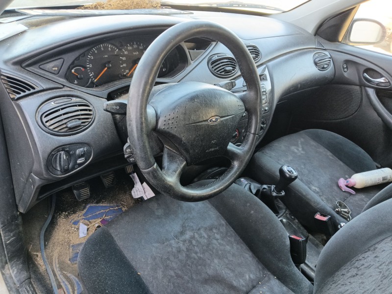 ford focus i sedán (dfw) del año 2000