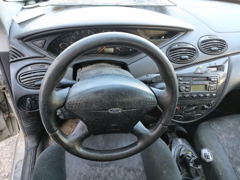 ford focus i sedán (dfw) del año 2000