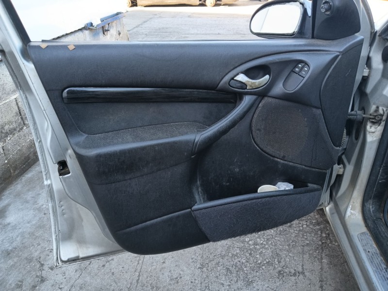 ford focus i sedán (dfw) del año 2000
