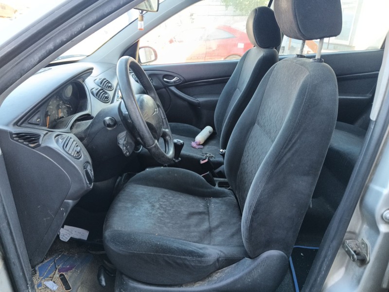 ford focus i sedán (dfw) del año 2000