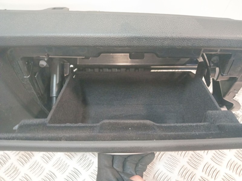 Recambio de guantera para bmw 1 (e81) 118 d referencia OEM IAM 698268109  