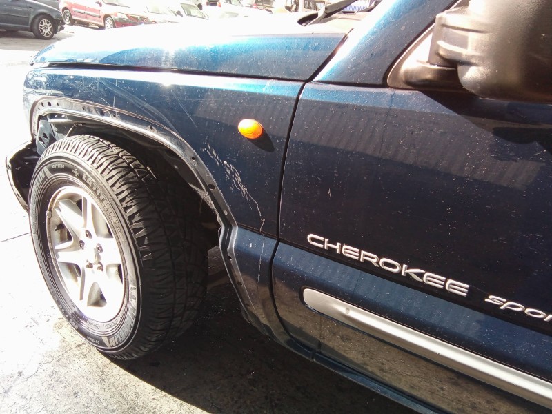 Recambio de aleta delantera izquierda para jeep cherokee (kj) 2.5 crd cat referencia OEM IAM 55177101AE  
