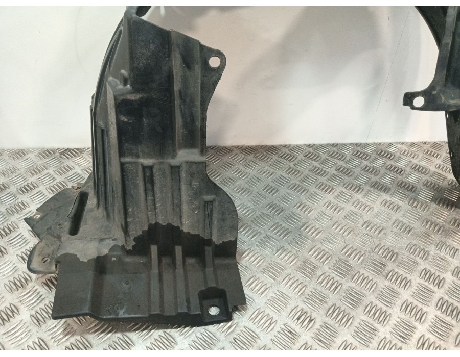 Recambio de plastico paso rueda delantero derecho para nissan micra iii (k12) 1.4 16v referencia OEM IAM 63842AX600  