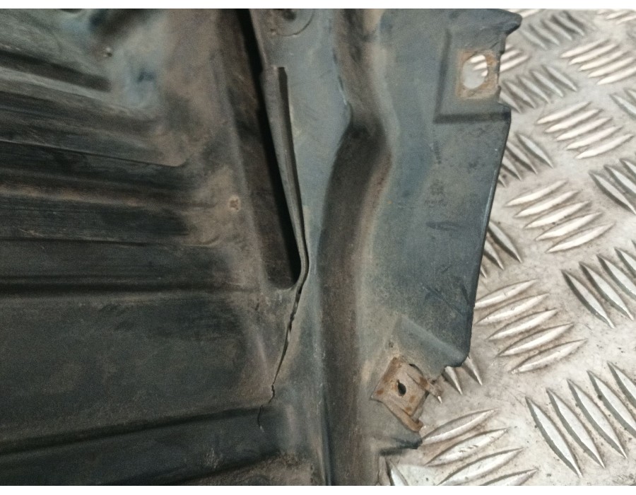 Recambio de plastico paso rueda delantero derecho para nissan micra iii (k12) 1.4 16v referencia OEM IAM 63842AX600  