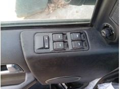 Recambio de mando elevalunas delantero izquierdo para land rover discovery iii (l319) 2.7 td 4x4 referencia OEM IAM YUD501110PVJ