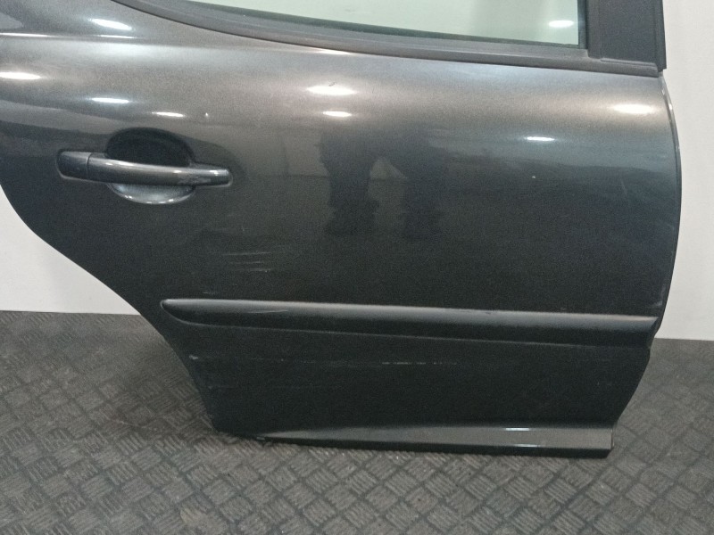 Recambio de puerta trasera derecha para peugeot 207 sw referencia OEM IAM 9008V5  