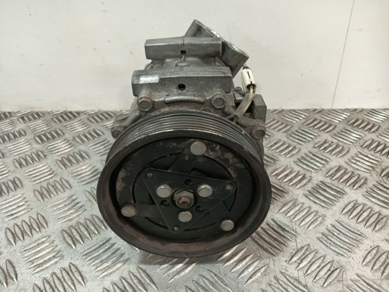 Recambio de compresor aire acondicionado para dacia duster referencia OEM IAM 926006229R  