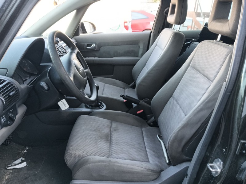 audi a2 (8z0) del año 2001