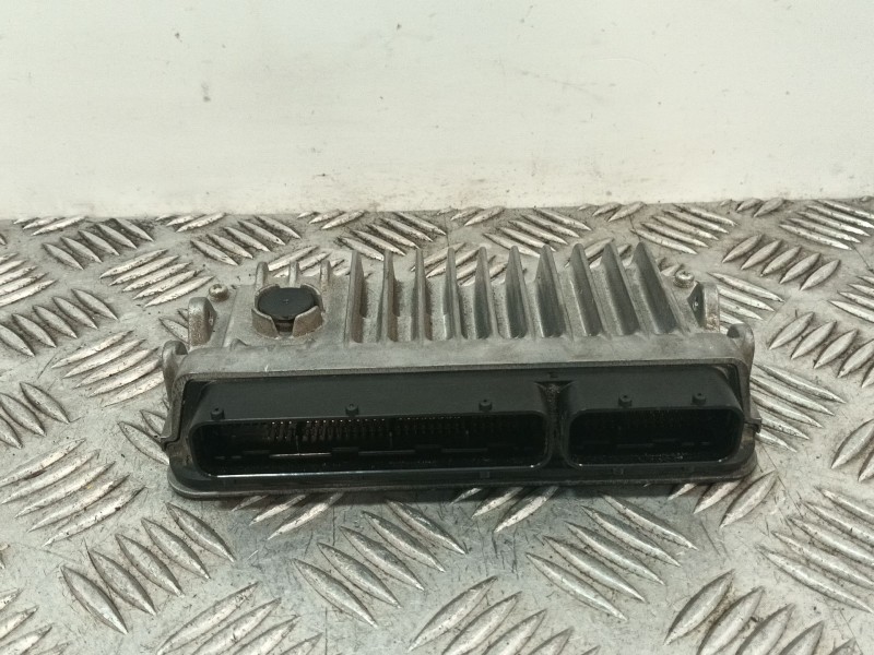 Recambio de centralita motor uce para toyota yaris (_p13_) 1.5 hybrid (nhp130_) referencia OEM IAM 896610DC01 MB2756002840 