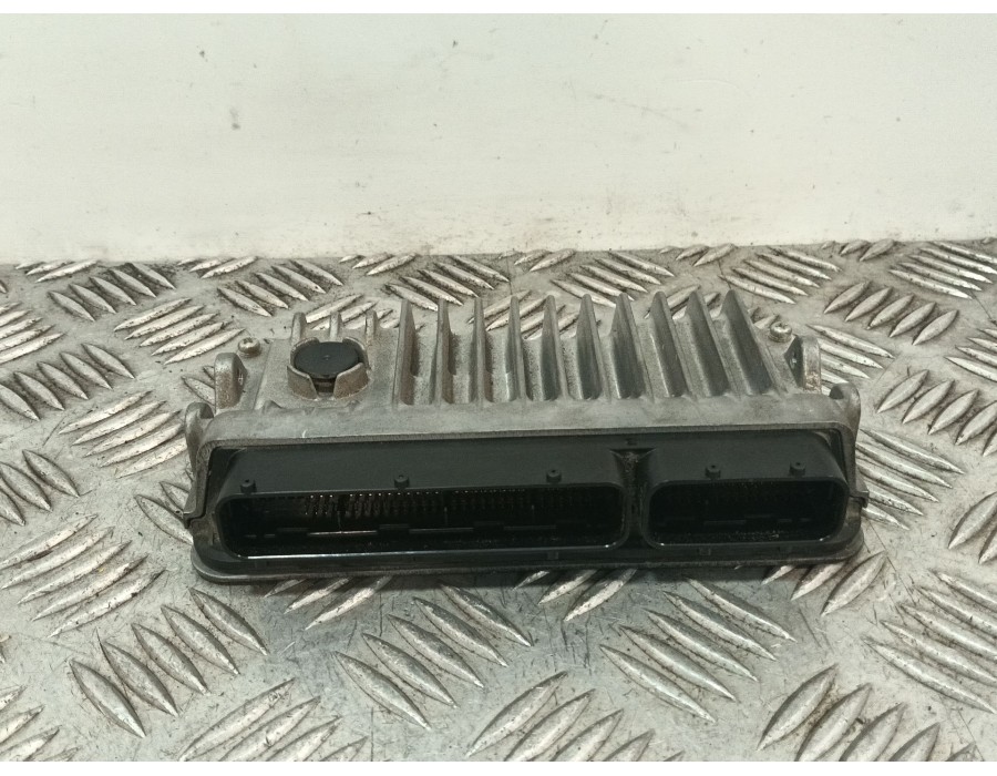 Recambio de centralita motor uce para toyota yaris (_p13_) 1.5 hybrid (nhp130_) referencia OEM IAM 896610DC01 MB2756002840 