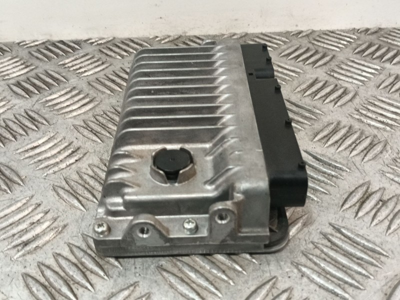 Recambio de centralita motor uce para toyota yaris (_p13_) 1.5 hybrid (nhp130_) referencia OEM IAM 896610DC01 MB2756002840 
