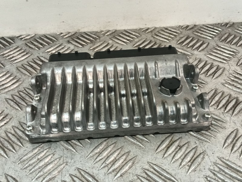 Recambio de centralita motor uce para toyota yaris (_p13_) 1.5 hybrid (nhp130_) referencia OEM IAM 896610DC01 MB2756002840 