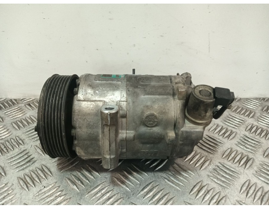 Recambio de compresor aire acondicionado para volkswagen polo iv (9n_, 9a_) 1.4 16v referencia OEM IAM 6Q0820803R  