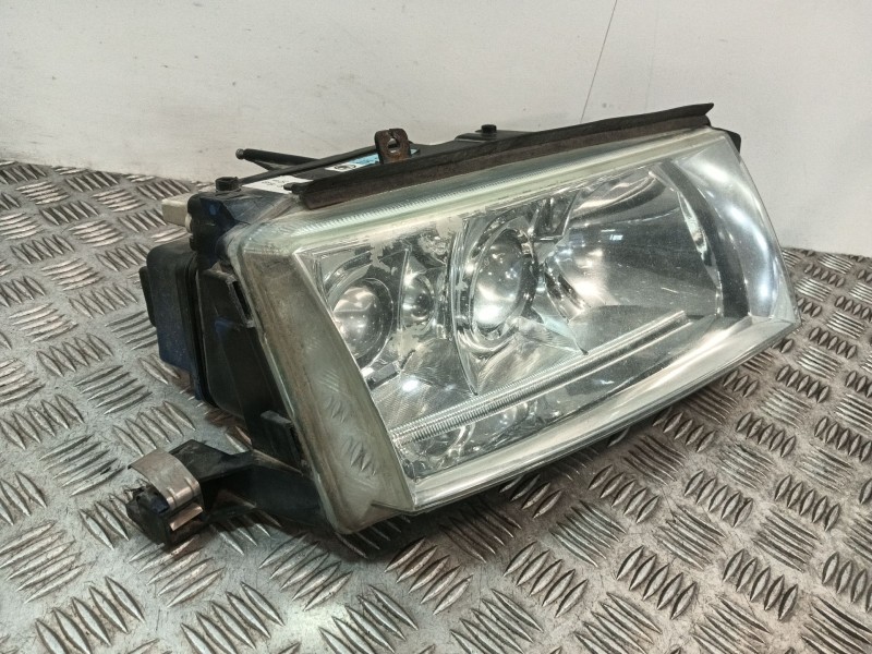 Recambio de faro derecho para skoda octavia i combi (1u5) 1.9 tdi referencia OEM IAM YU3X13005 1U1941016G 