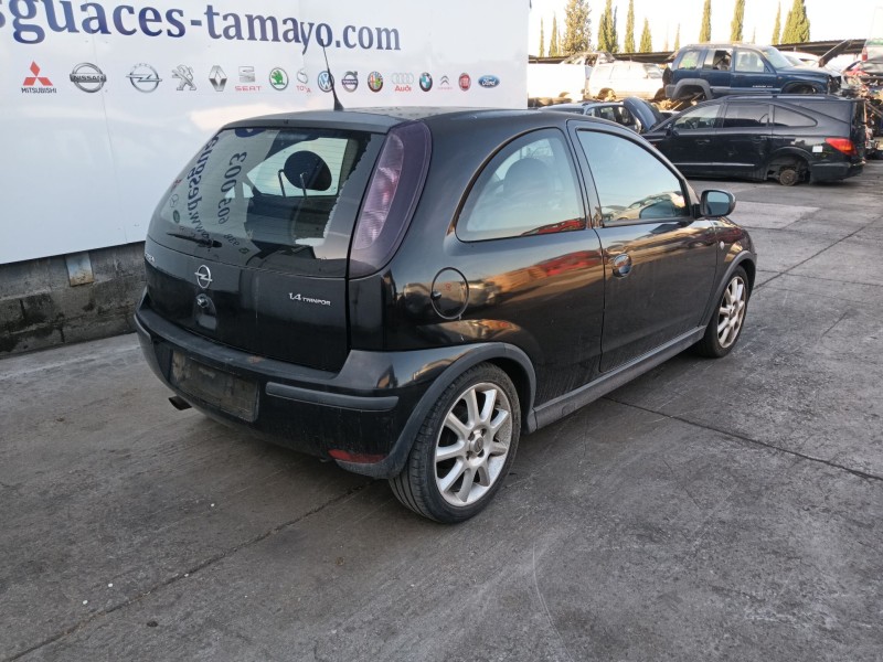 opel corsa c (x01) del año 2004