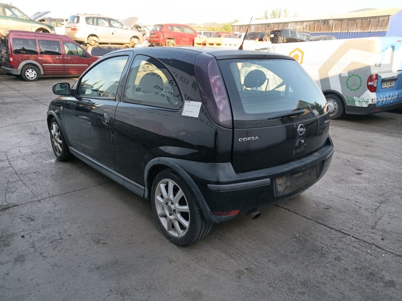 opel corsa c (x01) del año 2004