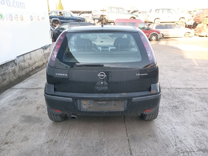 opel corsa c (x01) del año 2004