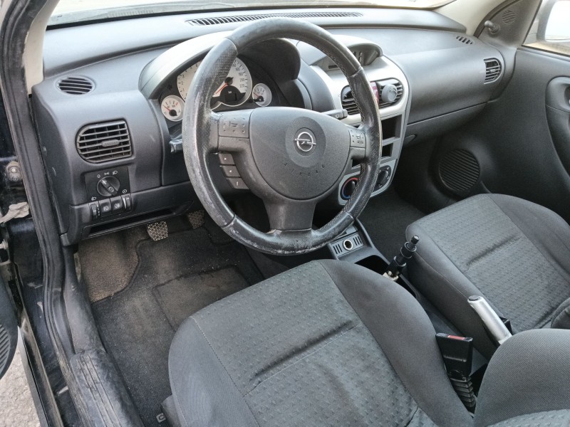 opel corsa c (x01) del año 2004