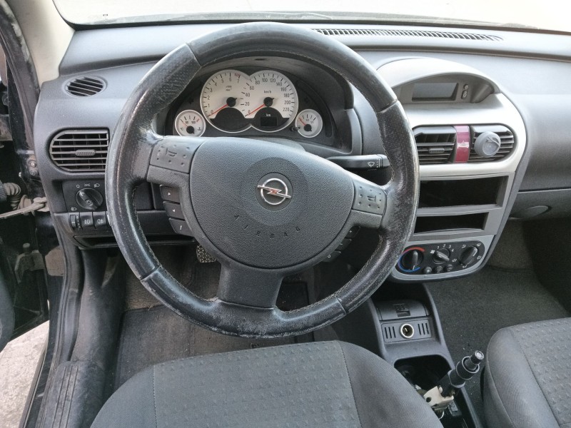 opel corsa c (x01) del año 2004