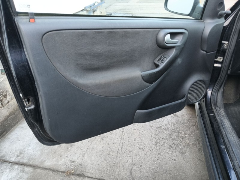 opel corsa c (x01) del año 2004