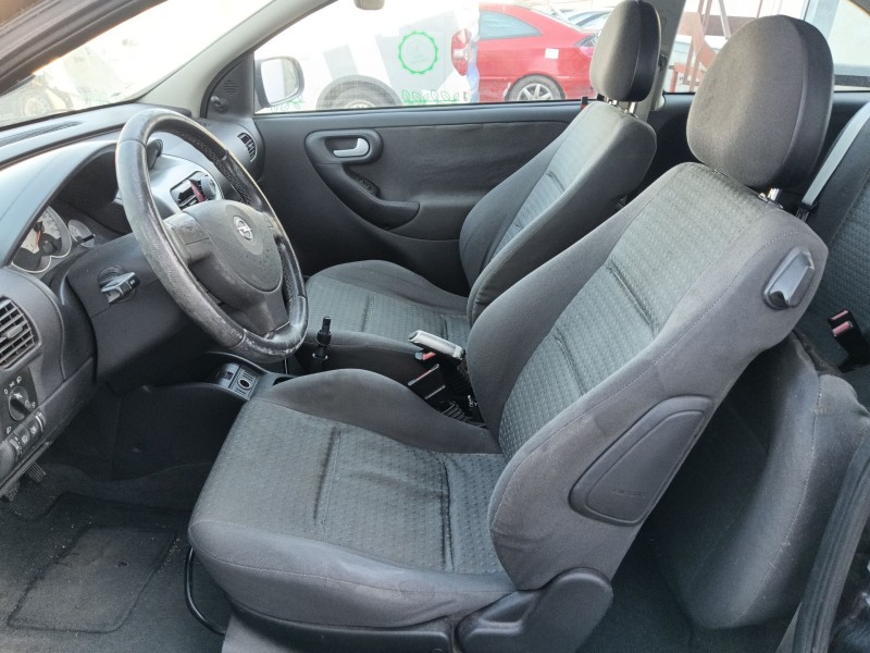 opel corsa c (x01) del año 2004