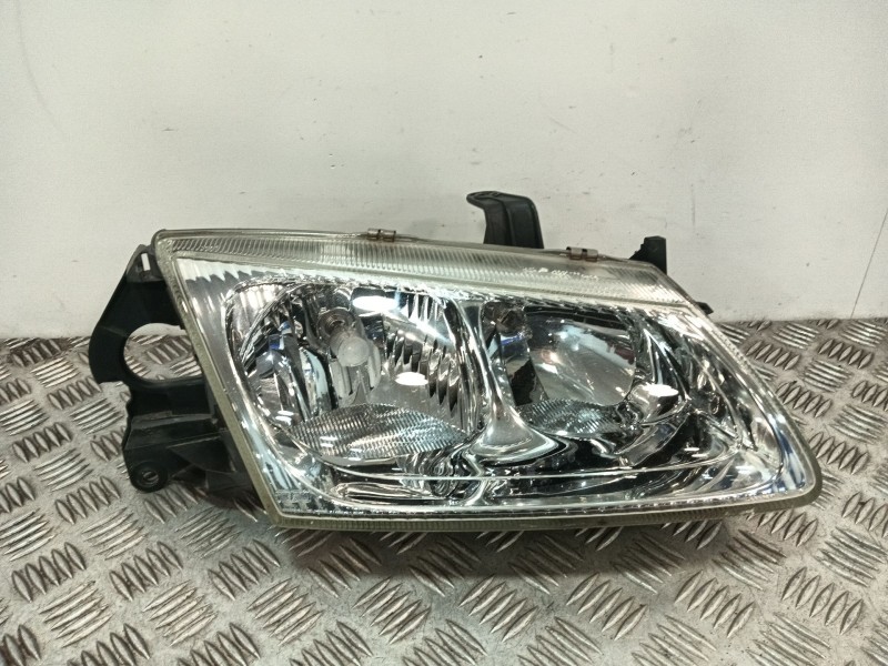 Recambio de faro derecho para nissan almera ii hatchback (n16) 1.5 referencia OEM IAM 26010BN011  