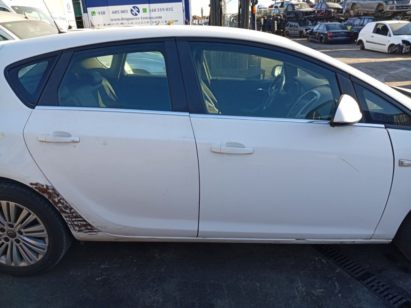 Recambio de puerta trasera derecha para opel astra j (p10) 1.7 cdti (68) referencia OEM IAM 13285611  