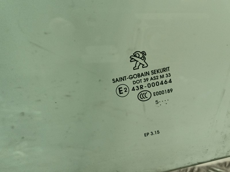Recambio de luna delantera izquierda para peugeot 208 i (ca_, cc_) 1.2 vti 82 referencia OEM IAM 9673360780  