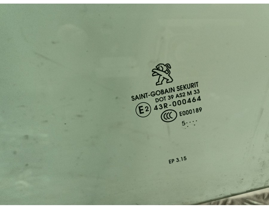Recambio de luna delantera izquierda para peugeot 208 i (ca_, cc_) 1.2 vti 82 referencia OEM IAM 9673360780  