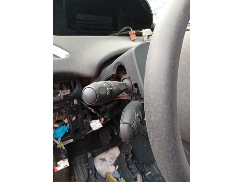 Recambio de com 2000 para peugeot 208 1.2 16v vti referencia OEM IAM 98030386ZD  